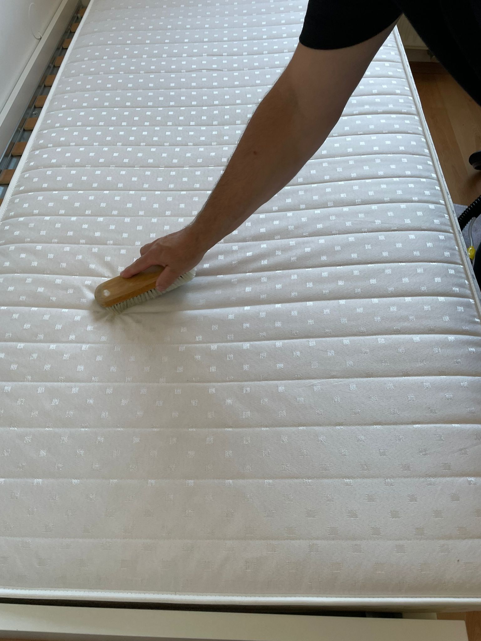 Folt tisztítása kefével